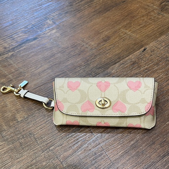 NWT Coach Sunglass Case In Signature Canvas With Heart Print CP496 - Picture 5 of 8